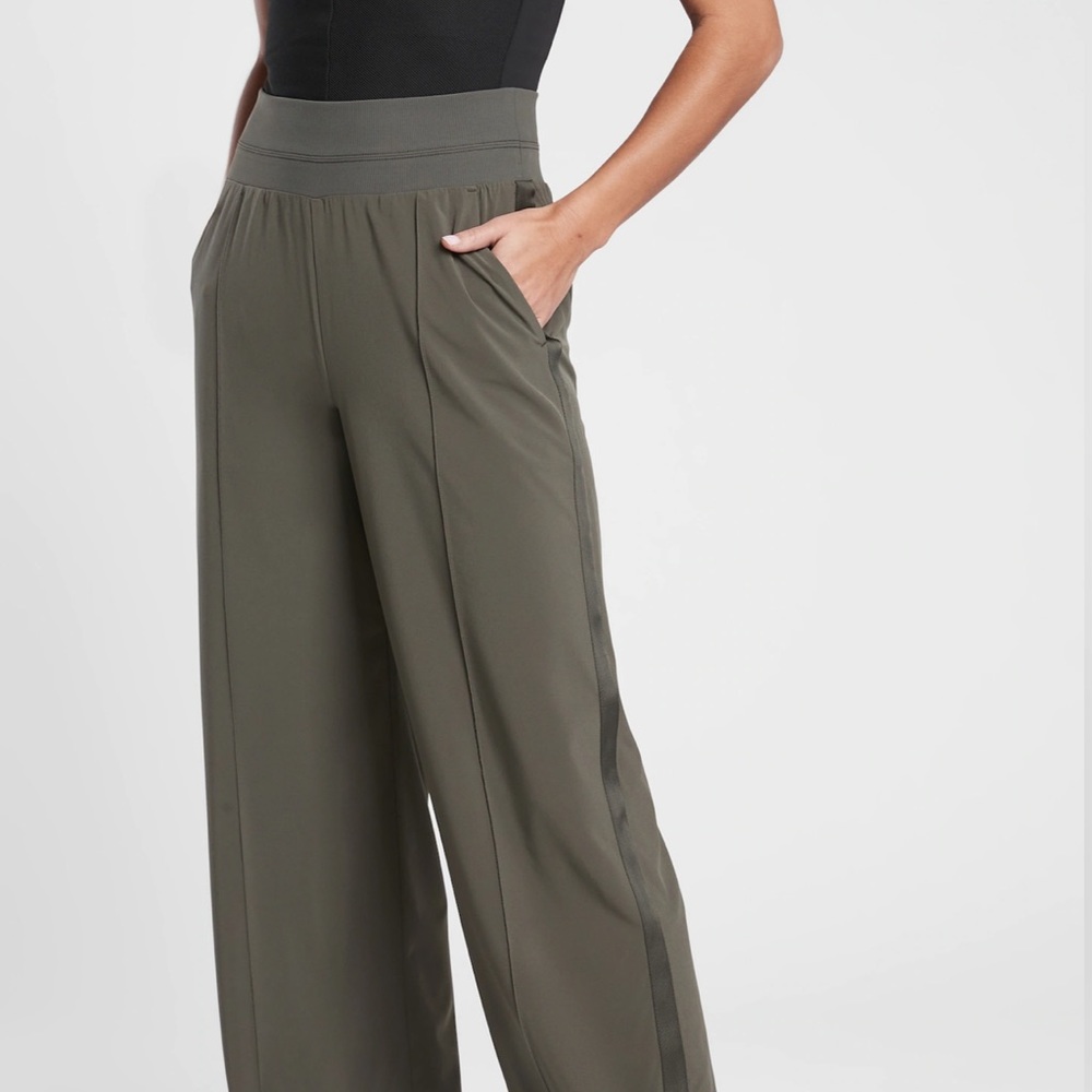 NWTs Athletica Nolita Flare Pants